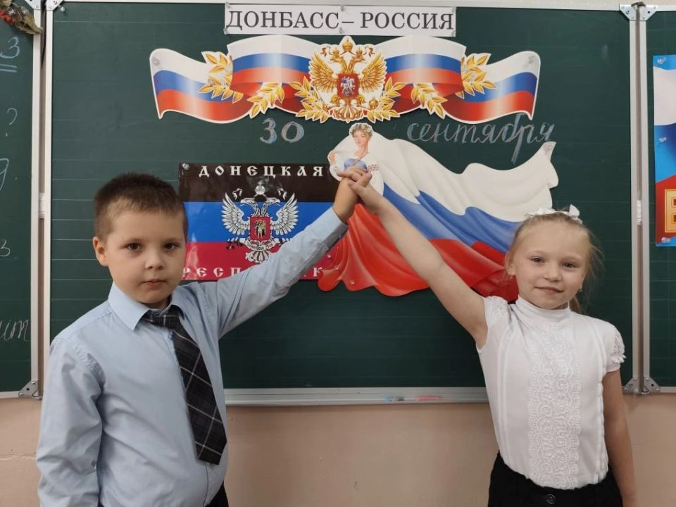 26 сентября 2025 года в общеобразовательных организациях городского округа Макеевка было проведено региональное занятие из цикла «Разговоры о важном», приуроченное ко Дню воссоединения Донецкой Народной Республики, Луганской... 26 сентября 2025 года в общеобразовательных организациях городского округа Макеевка было проведено региональное занятие из цикла «Разговоры о важном», приуроченное ко Дню воссоединения Донецкой Народной Республики, Луганской...