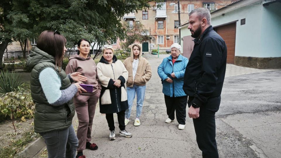 По поручению Главы Республики Дениса Пушилина, сегодня, 26 сентября, спикер-активист Алексей Боршош провел встречу с жителями района на подведомственно территории по адресу бул