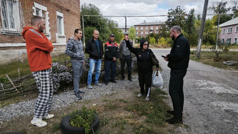 В Кировском внутригородском районе, в рамках поручения Главы ДНР Дениса Пушилина, продолжаются встречи с населением на подведомственной территории