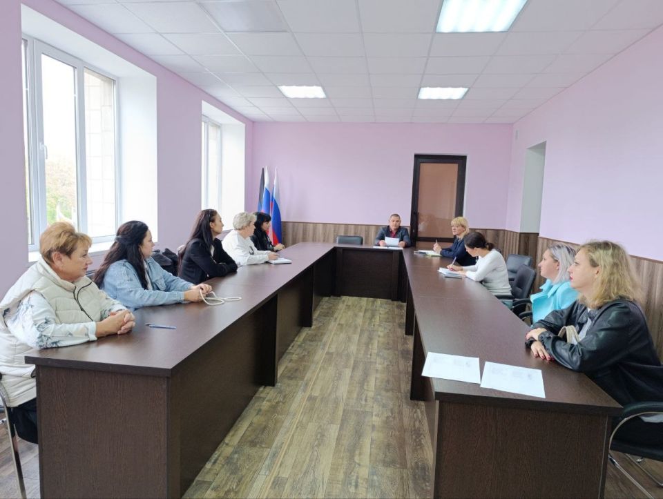 Сегодня, 26 сентября помощник секретаря местного отделения Общественного Движения «Донецкая Республика» Червоногвардейского района города Макеевки, заместитель руководителя Управы Червоногвардейского внутригородского района... Сегодня, 26 сентября помощник секретаря местного отделения Общественного Движения «Донецкая Республика» Червоногвардейского района города Макеевки, заместитель руководителя Управы Червоногвардейского внутригородского района...