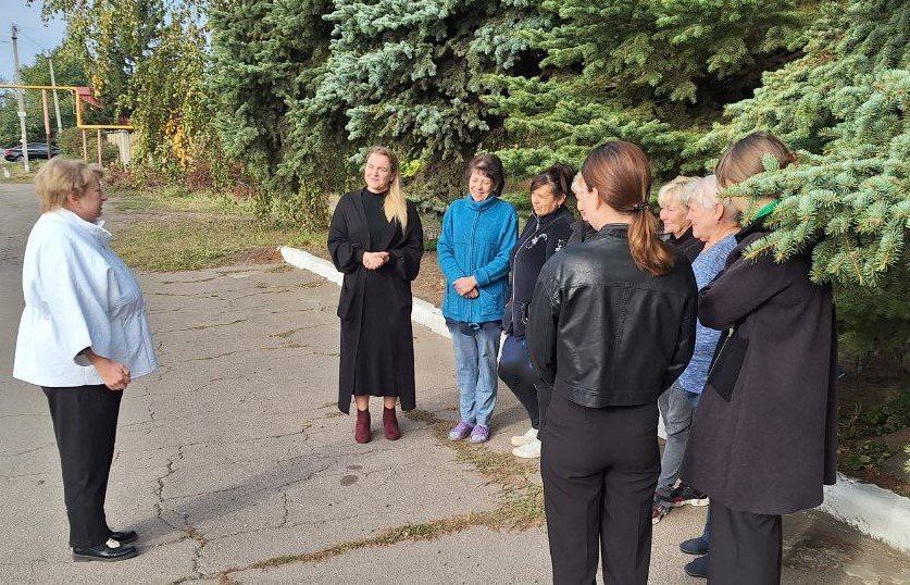 Сегодня, 26 сентября, заместитель руководителя Управы Советского внутригородского района Надежда Прокапович провела встречу с населением возле дома № 31 по улице Скнарева