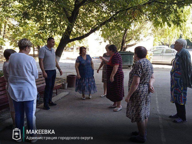 Депутаты партии «Единой России» Макеевского городского совета провели встречи с жителями города Депутаты партии «Единой России» Макеевского городского совета провели встречи с жителями города