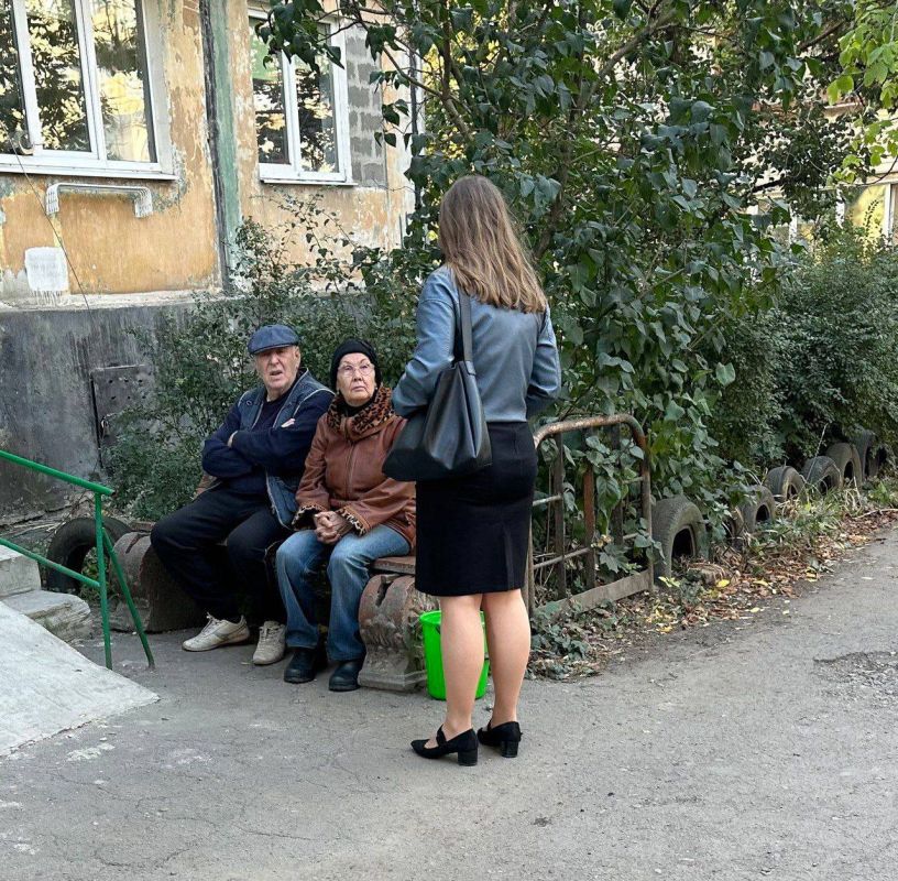 Сегодня, 25 сентября, спикер Татьяна Ткачик провела встречи по адресу: г.о. Макеевка, г. Макеевка, кв-л Гвардейский, д. 19 и д. 21