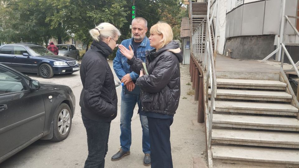 Сегодня, 26 сентября в Червоногвардейском районе прошла встреча депутата Макеевского городского совета ДНР первого созыва Игоря Сепика с жителями жилого массива Горького во дворе дома № 38 по улице Малиновского