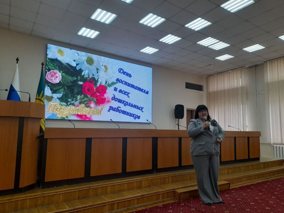 В преддверии Дня воспитателя и всех дошкольных работников в городском округе Макеевка состоялось торжественное вручение благодарностей Администрации городского округа Макеевка, Макеевского городского совета и департамента... В преддверии Дня воспитателя и всех дошкольных работников в городском округе Макеевка состоялось торжественное вручение благодарностей Администрации городского округа Макеевка, Макеевского городского совета и департамента...