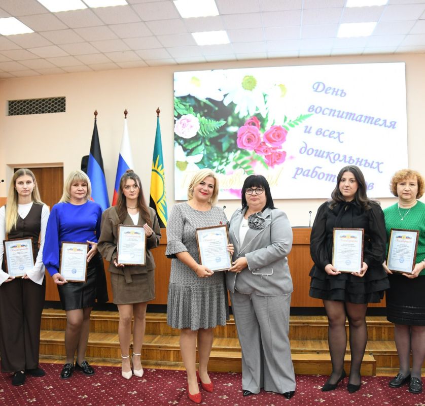 В преддверии Дня воспитателя и всех дошкольных работников в городском округе Макеевка состоялось торжественное вручение благодарностей Администрации городского округа Макеевка, Макеевского городского совета и департамента... В преддверии Дня воспитателя и всех дошкольных работников в городском округе Макеевка состоялось торжественное вручение благодарностей Администрации городского округа Макеевка, Макеевского городского совета и департамента...