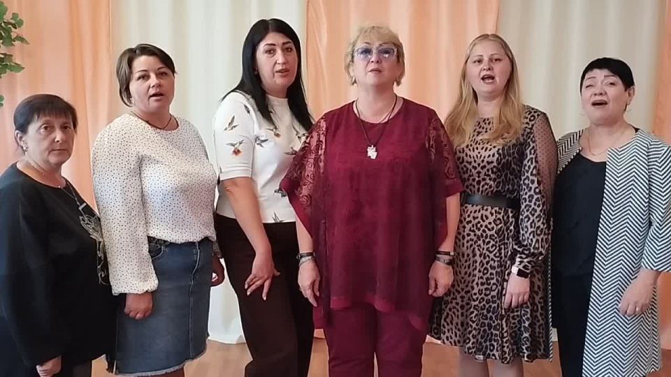 ГКДОУ "ДЕТСКИЙ САД № 9 Г.О. МАКЕЕВКА" ДНР от всей души поздравляет всех причастых с Днём воспитателя и дошкольных работников! Всем мира, здоровья, любви и благополучия!