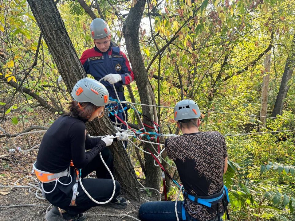 В преддверии Дня воссоединения Донецкой и Луганской Народных Республик, Запорожской и Херсонской областей с Российской Федерацией прошел мастер-класс для добровольцев Макеевского МО ВСКС, ССО ВСКС «ДонАгрА» и активистов ШСО... В преддверии Дня воссоединения Донецкой и Луганской Народных Республик, Запорожской и Херсонской областей с Российской Федерацией прошел мастер-класс для добровольцев Макеевского МО ВСКС, ССО ВСКС «ДонАгрА» и активистов ШСО...