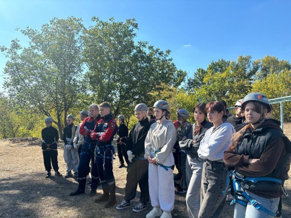 В преддверии Дня воссоединения Донецкой и Луганской Народных Республик, Запорожской и Херсонской областей с Российской Федерацией прошел мастер-класс для добровольцев Макеевского МО ВСКС, ССО ВСКС «ДонАгрА» и активистов ШСО... В преддверии Дня воссоединения Донецкой и Луганской Народных Республик, Запорожской и Херсонской областей с Российской Федерацией прошел мастер-класс для добровольцев Макеевского МО ВСКС, ССО ВСКС «ДонАгрА» и активистов ШСО...