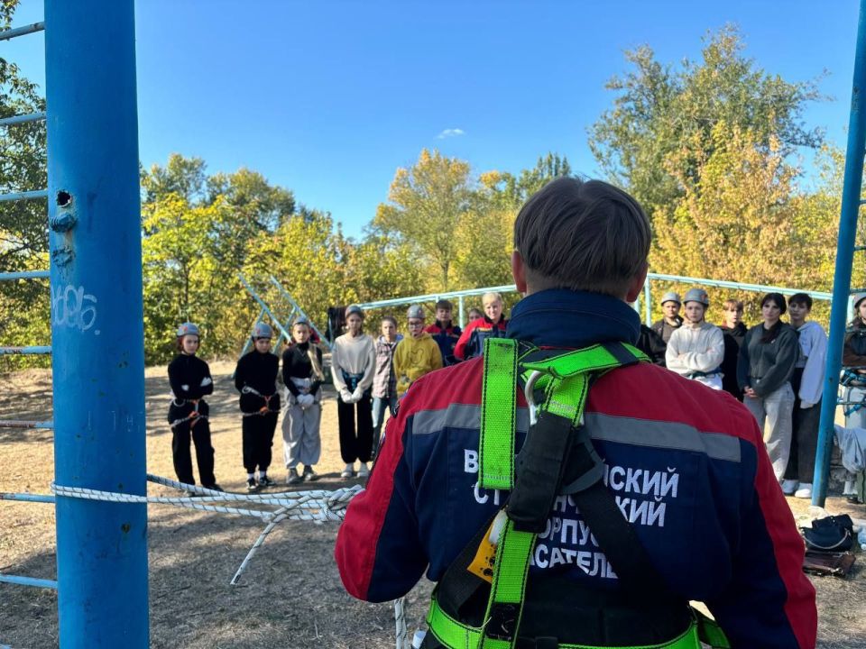 В преддверии Дня воссоединения Донецкой и Луганской Народных Республик, Запорожской и Херсонской областей с Российской Федерацией прошел мастер-класс для добровольцев Макеевского МО ВСКС, ССО ВСКС «ДонАгрА» и активистов ШСО... В преддверии Дня воссоединения Донецкой и Луганской Народных Республик, Запорожской и Херсонской областей с Российской Федерацией прошел мастер-класс для добровольцев Макеевского МО ВСКС, ССО ВСКС «ДонАгрА» и активистов ШСО...