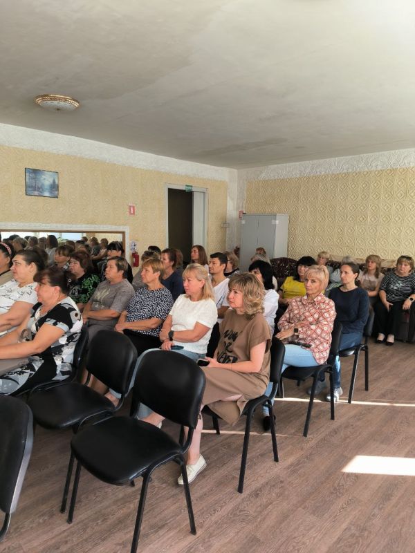 Встреча с трудовым коллективом Центра социального обслуживания населения Горняцкого района города Макеевки Встреча с трудовым коллективом Центра социального обслуживания населения Горняцкого района города Макеевки