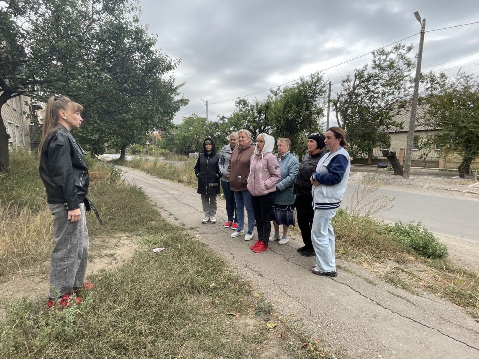 Сегодня, 29 сентября, спикер Эвелина Мотрук провела встречу с жителями по адресу: г.о. Макеевка, г. Макеевка, ул. Макарова, д.66 и ул. Трояновского, 70 Сегодня, 29 сентября, спикер Эвелина Мотрук провела встречу с жителями по адресу: г.о. Макеевка, г. Макеевка, ул. Макарова, д.66 и ул. Трояновского, 70