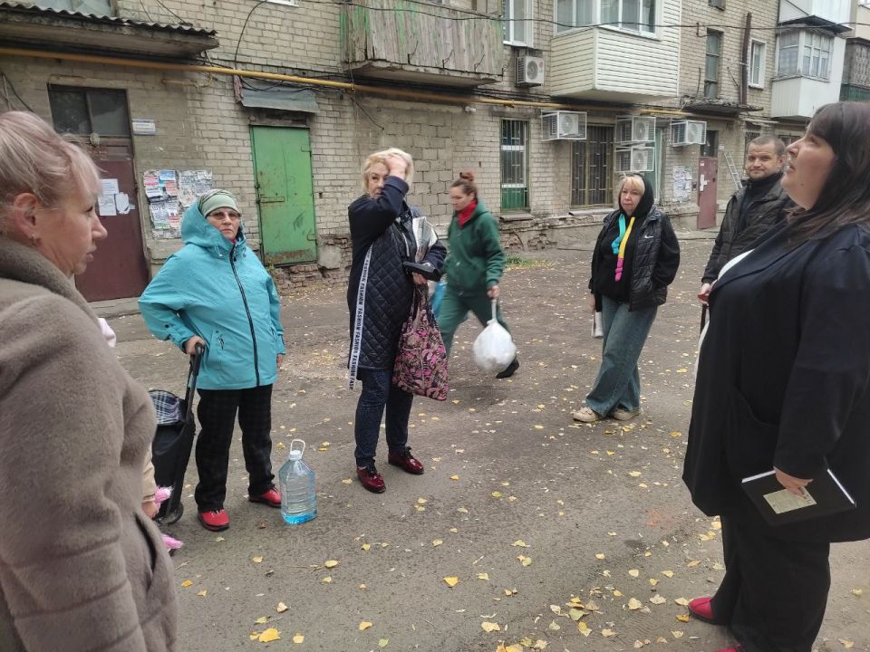 Сегодня, 29 сентября, спикер-активист Кировского района Татьяна Синяговская провела встречу с жителями на подведомственной территории по адресу квартал Северный, 16