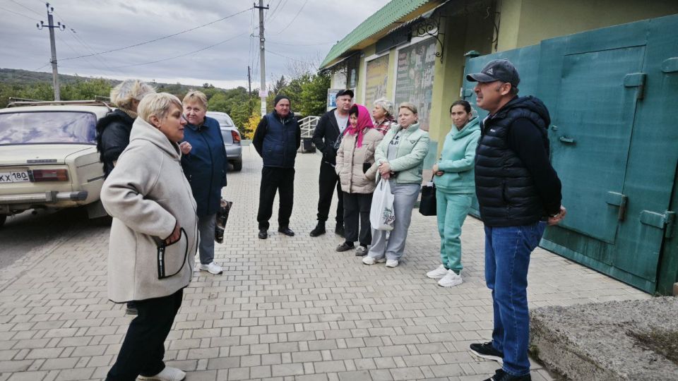 #80регион. Сегодня, 29 сентября, депутат Макеевского городского совета Александр Подгорный, во исполнение поручения Главы ДНР Дениса Пушилина, провел встречу с жителями пгт Землянки по ул. Шевченко, 166