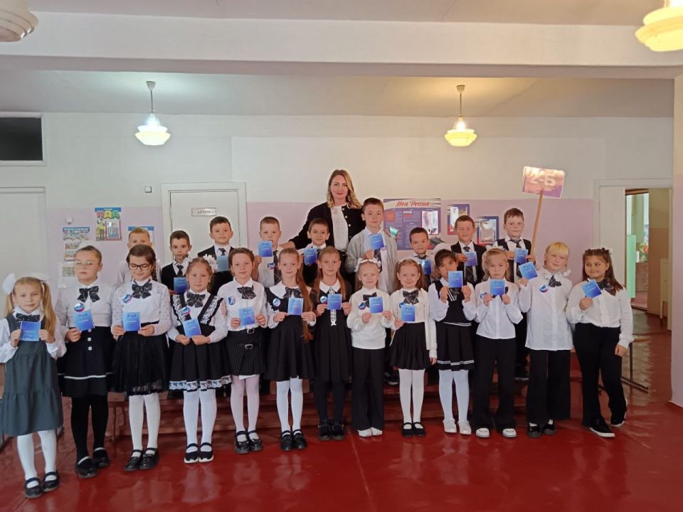 Ветеран-защитник Донбасса поздравил юных «Орлят» в Макеевке Ветеран-защитник Донбасса поздравил юных «Орлят» в Макеевке