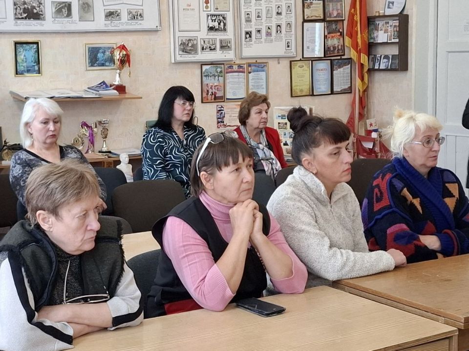 Валентина Харлашка: Сегодня, 1 октября, провела встречу с трудовым коллективом Средней школы № 16