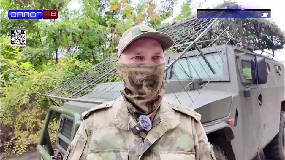 Сотрудники Росгвардии в День воссоединения Донбасса с Россией поздравили ветерана ВОВ