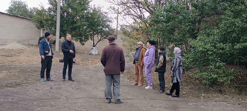 1 октября, заведующий Ясиновским территориальным сектором Администрации городского округа Макеевка Донецкой Народной Республики Игорь Свинарь провел встречу с жителями пгт Ясиновка по ул. Табашевского, 2