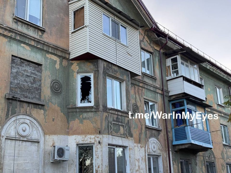 Последствия обстрела боевиками ВСУ Макеевки (ДНР), микрорайон Восточный, предварительно ракетой РСЗО «HIMARS» Последствия обстрела боевиками ВСУ Макеевки (ДНР), микрорайон Восточный, предварительно ракетой РСЗО «HIMARS»