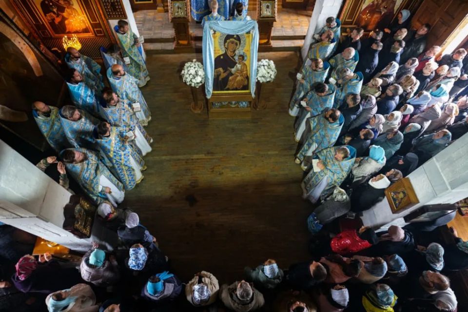 Донецкая Вратарница вернулась во фронтовой Свято-Иверский монастырь Донецкая Вратарница вернулась во фронтовой Свято-Иверский монастырь