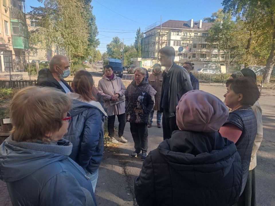 Сегодня, 2 октября, в рамках поручения Главы ДНР Дениса Пушилина, первый заместитель руководителя Управы Кировского внутригородского района Администрации городского округа Макеевка Донецкой Народной Республики Алексей Еськов... Сегодня, 2 октября, в рамках поручения Главы ДНР Дениса Пушилина, первый заместитель руководителя Управы Кировского внутригородского района Администрации городского округа Макеевка Донецкой Народной Республики Алексей Еськов...