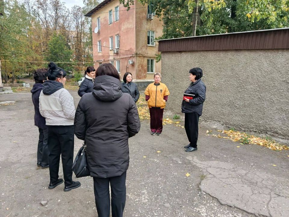 Сегодня, 2 октября, спикер Наталья Терлецкая провела встречи с населением по адресам: Вокзальная, д. 10, пер Толстого, д. 6