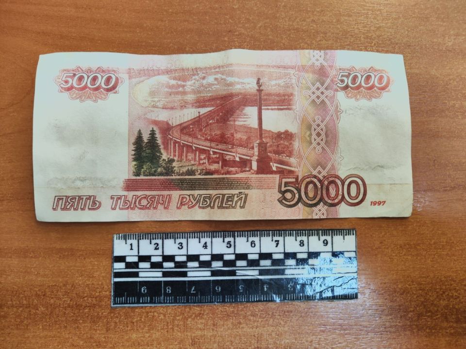 Сотрудники полиции задержали фальшивомонетчика