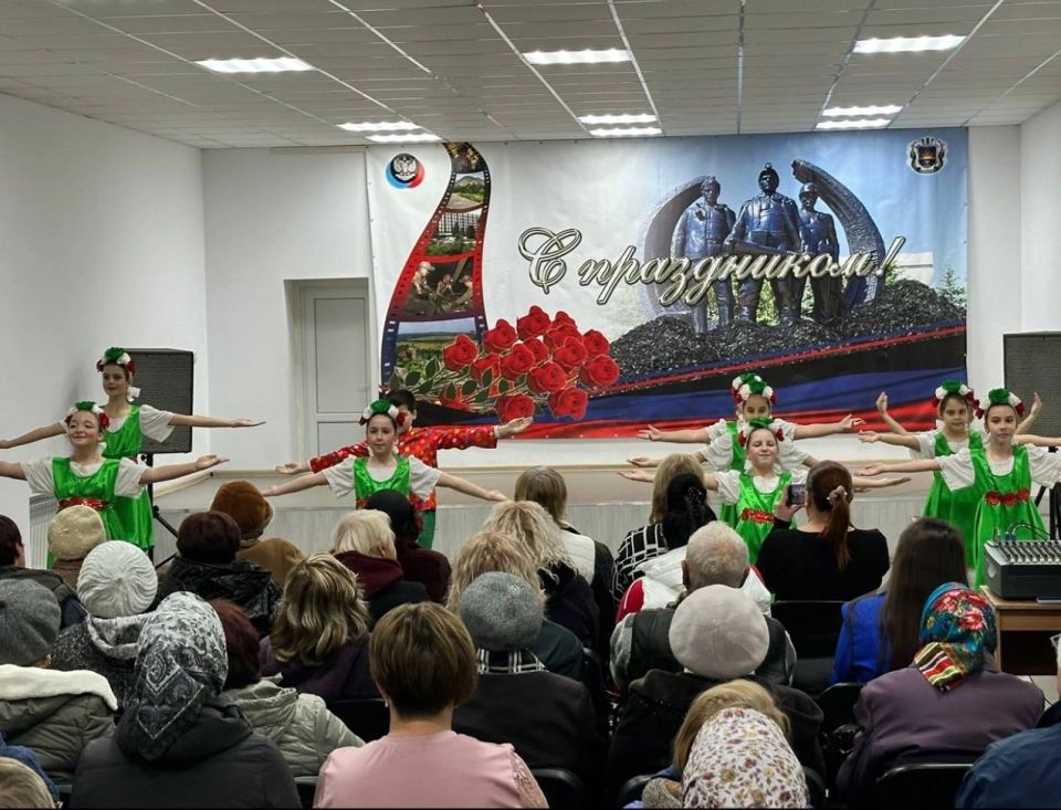 Стало доброй традицией отмечать в начале октября праздник, посвящённый Дню пожилых людей Стало доброй традицией отмечать в начале октября праздник, посвящённый Дню пожилых людей