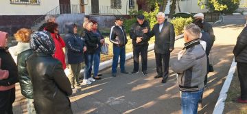 2 октября руководитель Управы Центрально-Городского внутригородского района Владимир Меша провел встречи с населением по адресам: г. о. Макеевка, г. Макеевка, ул. Руднева, д. 9-а и д. 14