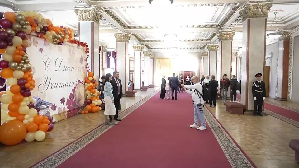 Александр Подгорный: 50 лучших педагогов Республики получили премии за достижения в преподавательской и воспитательной деятельности