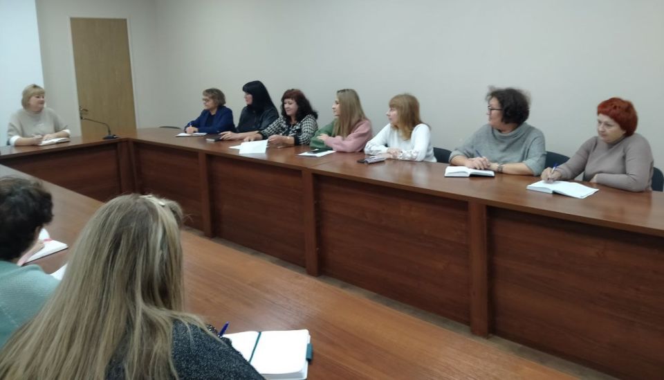 Сегодня, в преддверии празднования Дня учителя, заместитель главы Администрации городского округа Макеевка, руководитель Совета женщин города Макеевки Ирина Сидякина приняла участие в заседании круглого стола совместно ... Сегодня, в преддверии празднования Дня учителя, заместитель главы Администрации городского округа Макеевка, руководитель Совета женщин города Макеевки Ирина Сидякина приняла участие в заседании круглого стола совместно ...