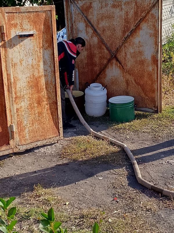 Для обеспечения водой жителей района Управой Кировского внутригородского района при поддержке региона-шефа Московская область ежедневно осуществляется подвоз воды для жителей домов, в которые в установленный графиком день не...