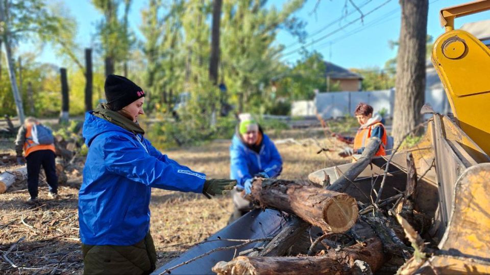 Чистота и безопасность – общими усилиями: Депутаты и активисты преобразили улицы Сусанина и Педагогическую Чистота и безопасность – общими усилиями: Депутаты и активисты преобразили улицы Сусанина и Педагогическую
