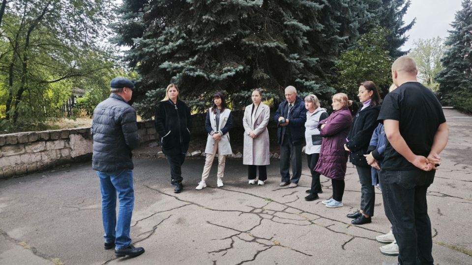Сегодня, 6 октября, депутат Макеевского городского совета Александр Подгорный провел встречу с жителями района на подведомственной территории по ул. Глинки, 22А Сегодня, 6 октября, депутат Макеевского городского совета Александр Подгорный провел встречу с жителями района на подведомственной территории по ул. Глинки, 22А
