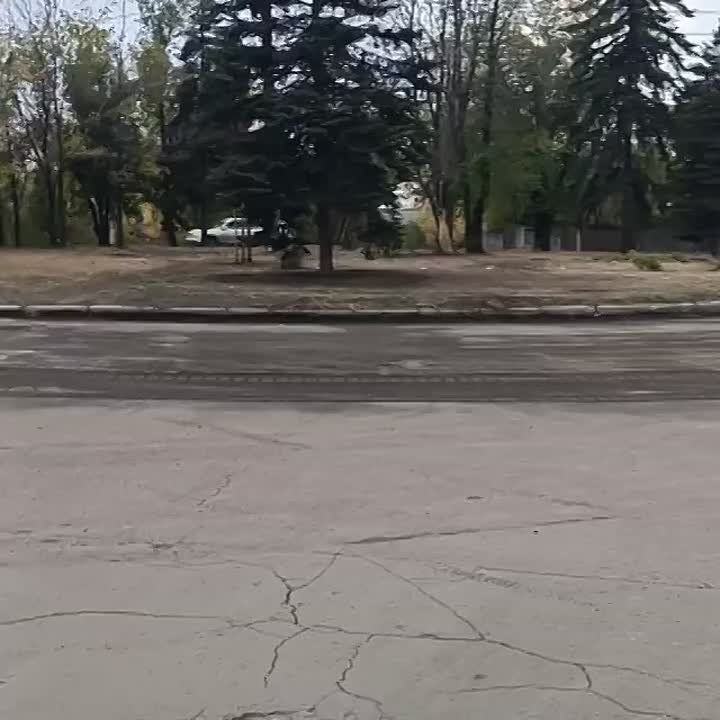 Видео от макеевчанки о начале ремонта дороги в районе жилмассива Холодная Балка