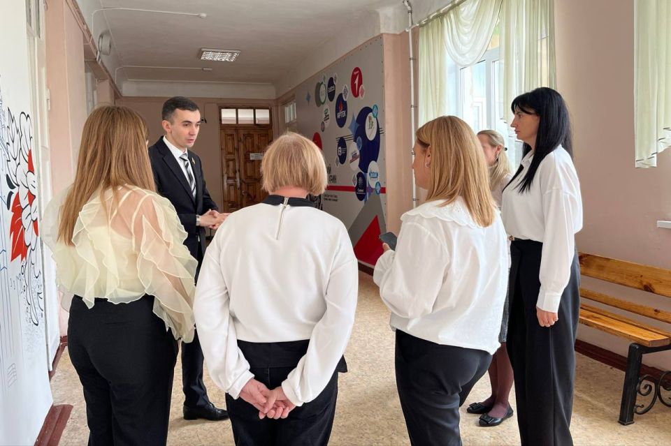 6 октября депутат Макеевского городского совета Сергей Зуев провел встречу с населением по адресу: г. Макеевка, ул. Панченко, 53