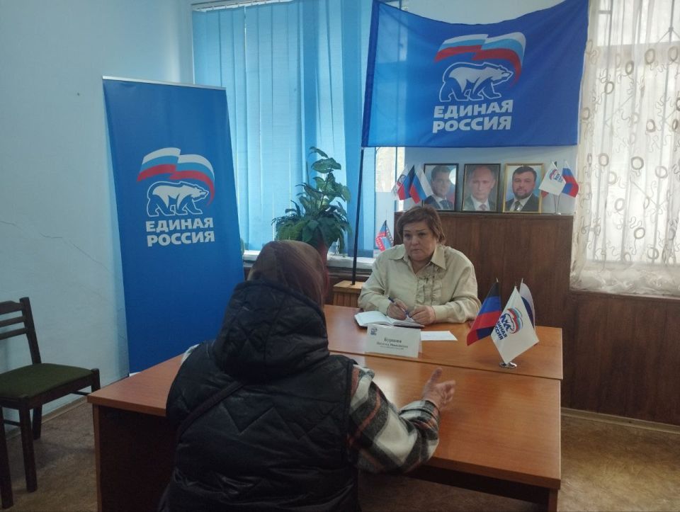 Депутат #Комитет_по_образованию_науке_культуре_и_делам_общественных_организаций Наталья Бурцева (фракция «Единая Россия») провела прием граждан в Кировском районе города Макеевки