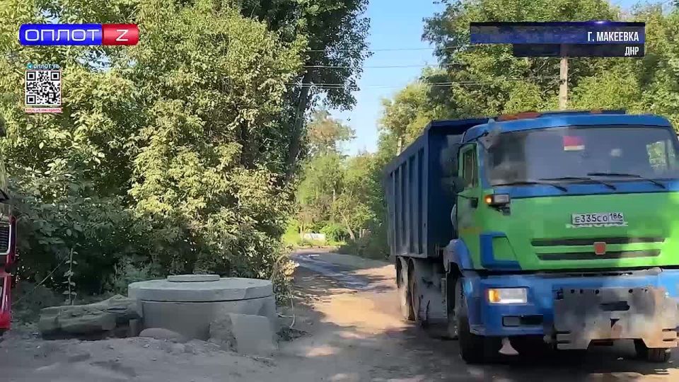 Югорские водители доставляют воду жителям Макеевки
