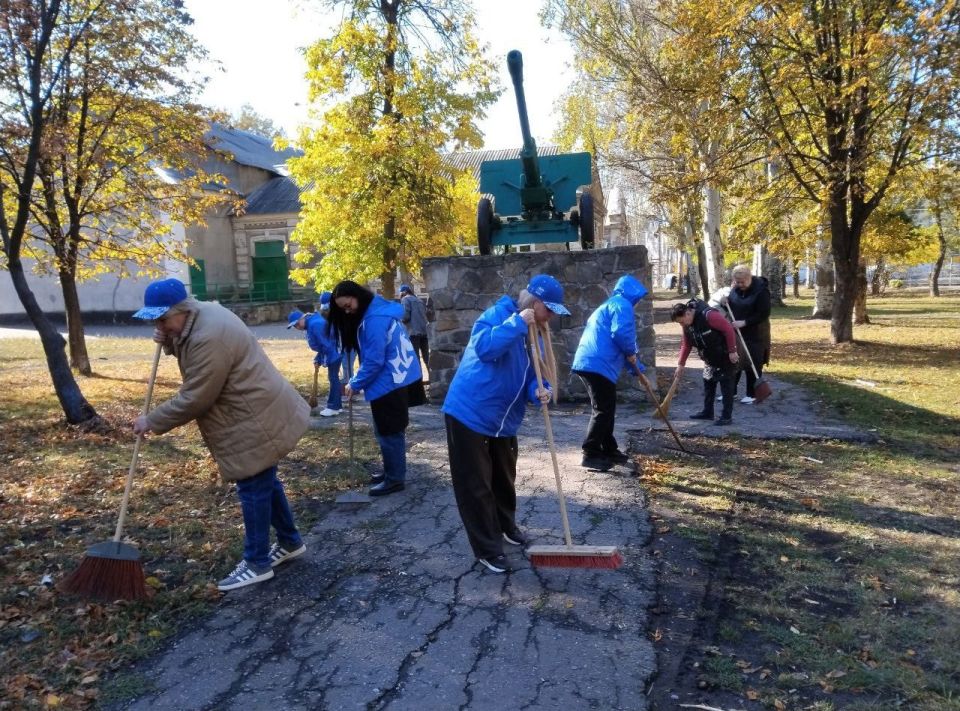 7 октября в Червоногвардейском районе прошла акция «1000 добрых дел» ко Дню рождения Президента Российской Федерации Владимира Путина 7 октября в Червоногвардейском районе прошла акция «1000 добрых дел» ко Дню рождения Президента Российской Федерации Владимира Путина