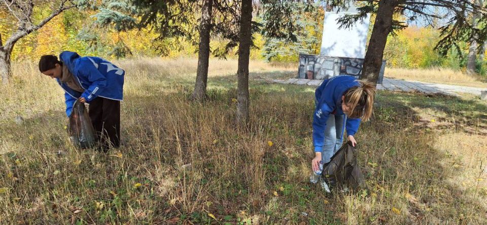 Сегодня, 8 октября, рамках партийных проектов Единой России «Историческая память» и «Городская среда» в Советском внутригородском районе городского округа Макеевка состоялась традиционная акция «Чистый обелиск» Сегодня, 8 октября, рамках партийных проектов Единой России «Историческая память» и «Городская среда» в Советском внутригородском районе городского округа Макеевка состоялась традиционная акция «Чистый обелиск»