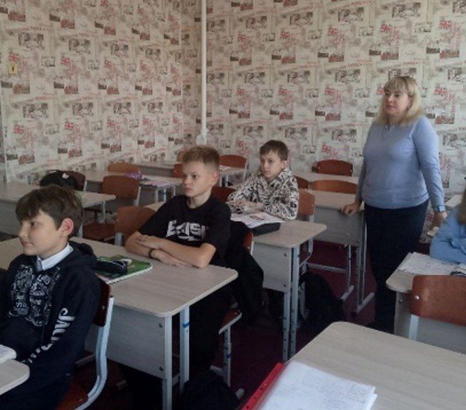 8 октября в Государственном бюджетном общеобразовательном учреждении «Средняя школа №4 городского округа Макеевка» Донецкой Народной Республики Первичного отделения №544 состоялся "Урок-лекция доброты" с учащимися 6-А класса