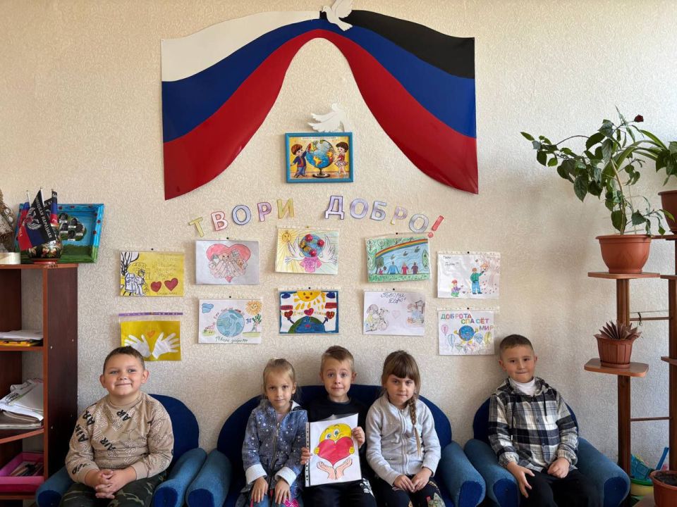 8 октября воспитанники Государственного казенного дошкольного образовательного учреждения «Детский сад №132 общеразвивающего вида городского округа Макеевка» Донецкой Народной Республики Первичного отделения №540 приняли... 8 октября воспитанники Государственного казенного дошкольного образовательного учреждения «Детский сад №132 общеразвивающего вида городского округа Макеевка» Донецкой Народной Республики Первичного отделения №540 приняли...