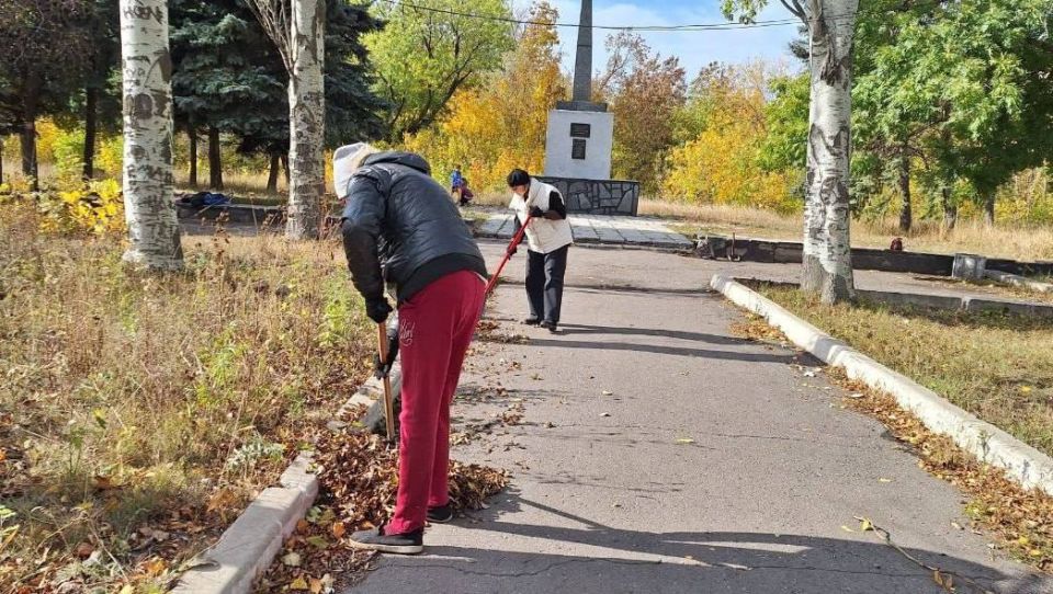 Сегодня, 8 октября, рамках партийных проектов Единой России «Историческая память» и «Городская среда» в Советском внутригородском районе городского округа Макеевка состоялась традиционная акция «Чистый обелиск» Сегодня, 8 октября, рамках партийных проектов Единой России «Историческая память» и «Городская среда» в Советском внутригородском районе городского округа Макеевка состоялась традиционная акция «Чистый обелиск»