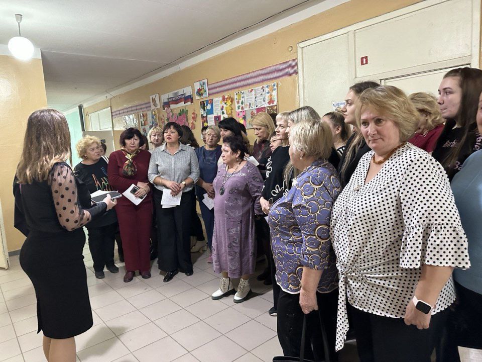 Сегодня, 8 октября, спикер Татьяна Ткачик провела встречу по адресу: г.о. Макеевка, г. Макеевка, кв-л Гвардейский, д. 29