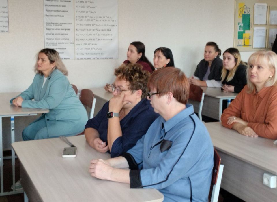 Первый замглавы провела встречу с трудовым коллективом лицея №1 Первый замглавы провела встречу с трудовым коллективом лицея №1