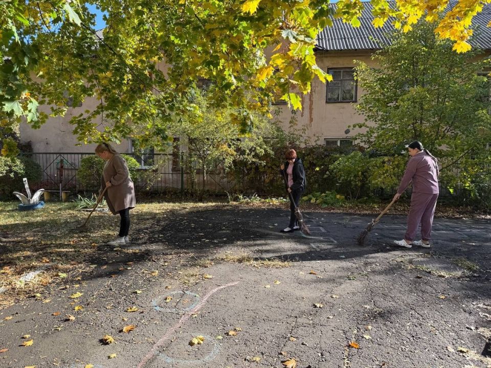 8 октября в Государственном казенном дошкольном образовательном учреждении «Детский сад №168 компенсирующего вида городского округа Макеевка» Донецкой Народной Республики Первичного отделения №542 прошло представление по... 8 октября в Государственном казенном дошкольном образовательном учреждении «Детский сад №168 компенсирующего вида городского округа Макеевка» Донецкой Народной Республики Первичного отделения №542 прошло представление по...