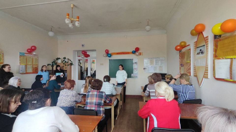 Сегодня, 8 октября, спикер Оксана Кобельская провела встречу с населением по адресу: г. Макеевка, ул. Островского, д. 28\56