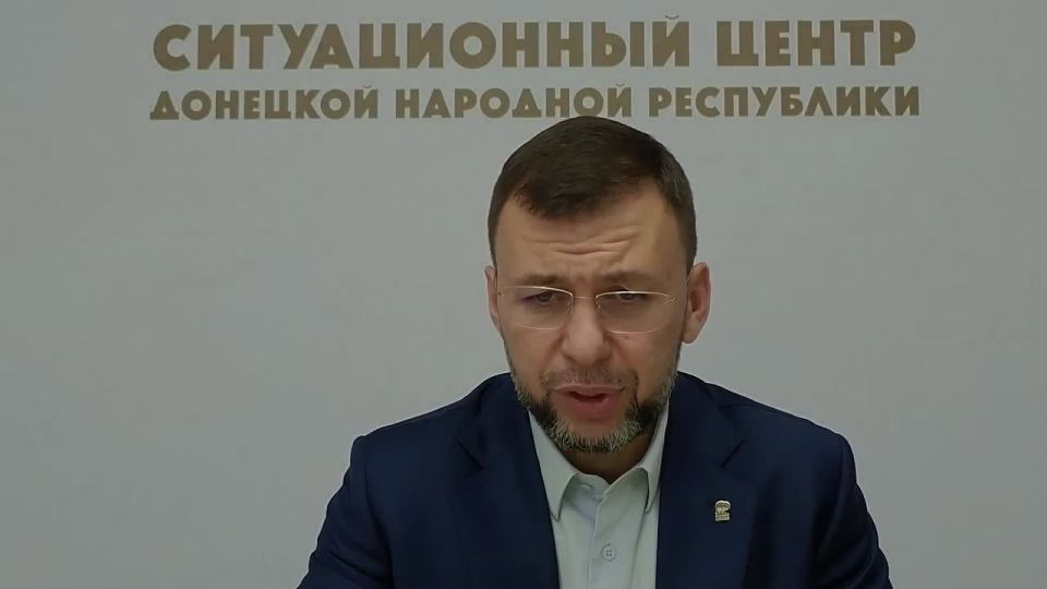 Отвечая на обращение жительницы Макеевки, Денис Пушилин поручил региональному Минтрансу сократить временной разрыв между укладкой дорожного покрытия и нанесением разметки, установкой необходимых дорожных знаков