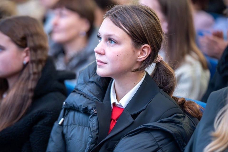 Педагоги Макеевки начали эту рабочую неделю громко Педагоги Макеевки начали эту рабочую неделю громко