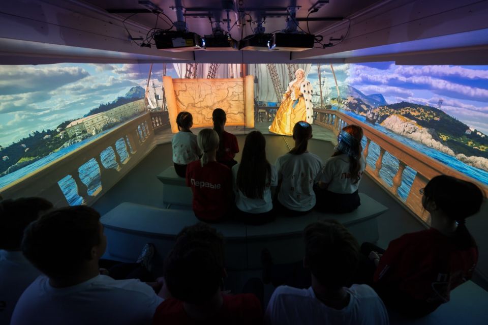 Наш автопоезд в Макеевке посетил особенный гость! Наш автопоезд в Макеевке посетил особенный гость!